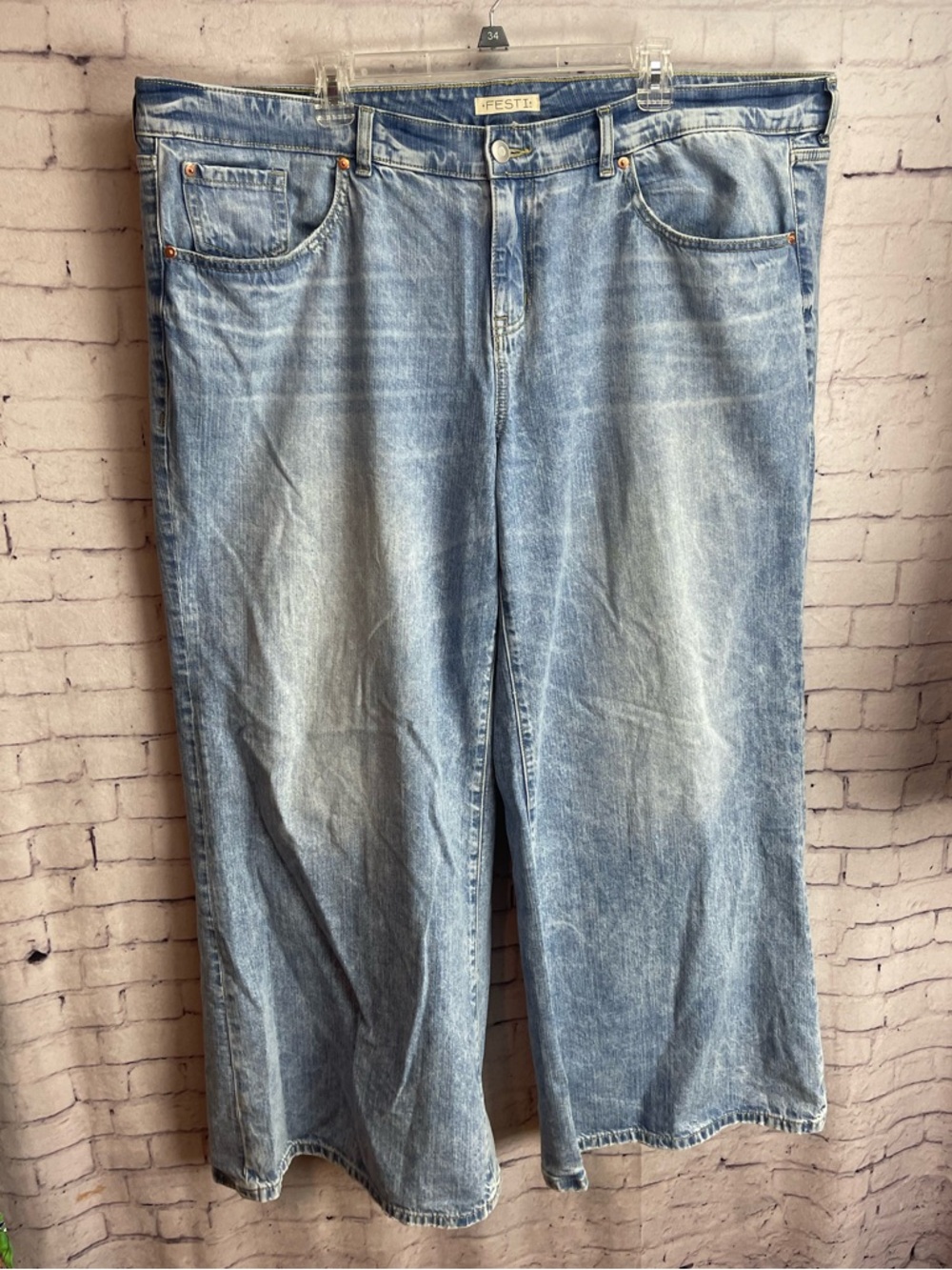 Torrid Festi size 22R light wash wide leg jeans